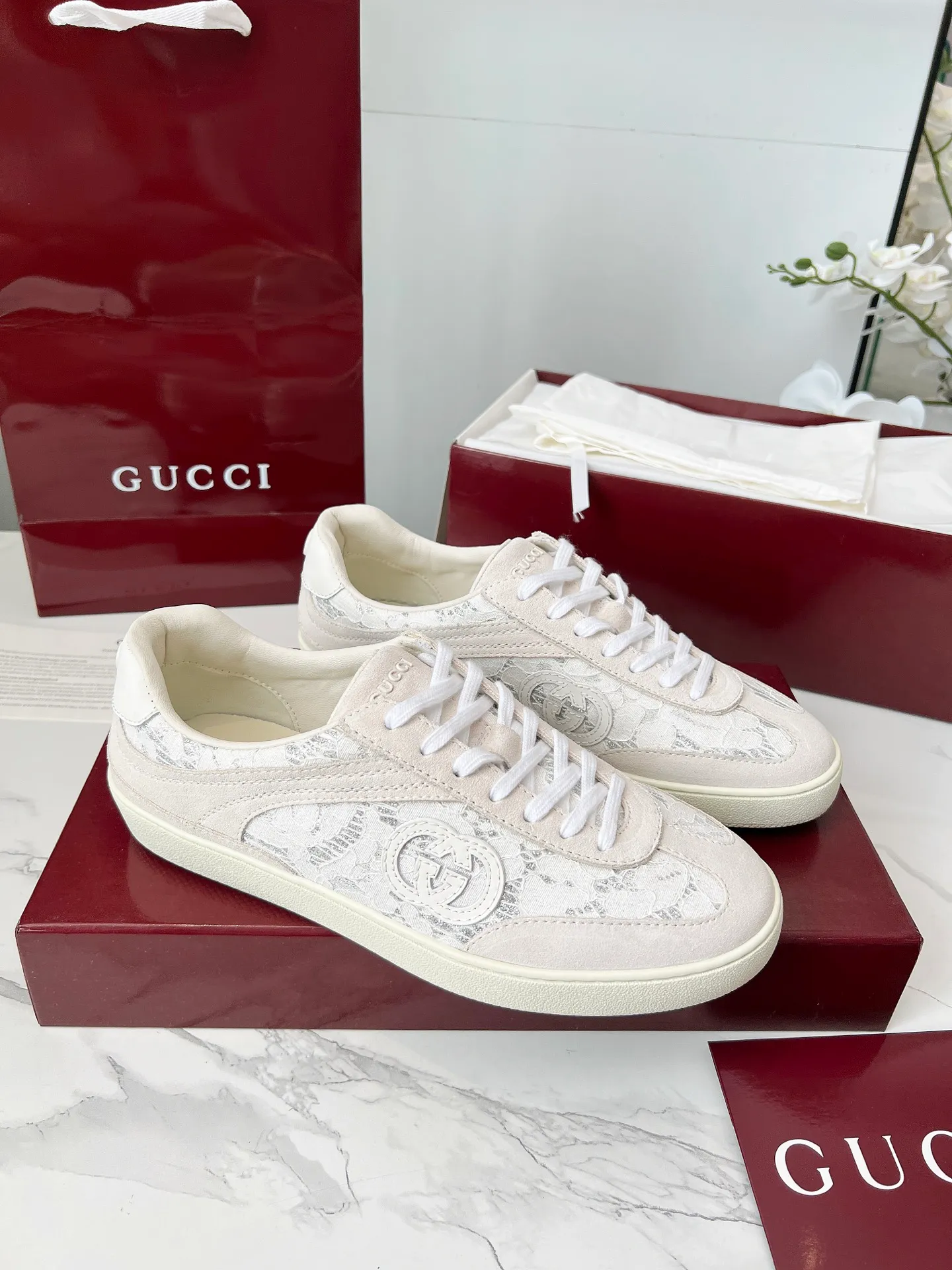 👟👟Ex-factory price 520👟👟 High version GUCCI's latest moral training shoes🔥🔥Double G leather with three-dimensional Gucci letters. The 3D effect creates a free flowing texture of the entire shoe, smooth line design. Light, comfortable and breathable, women's size 35-40, men's size 39-45